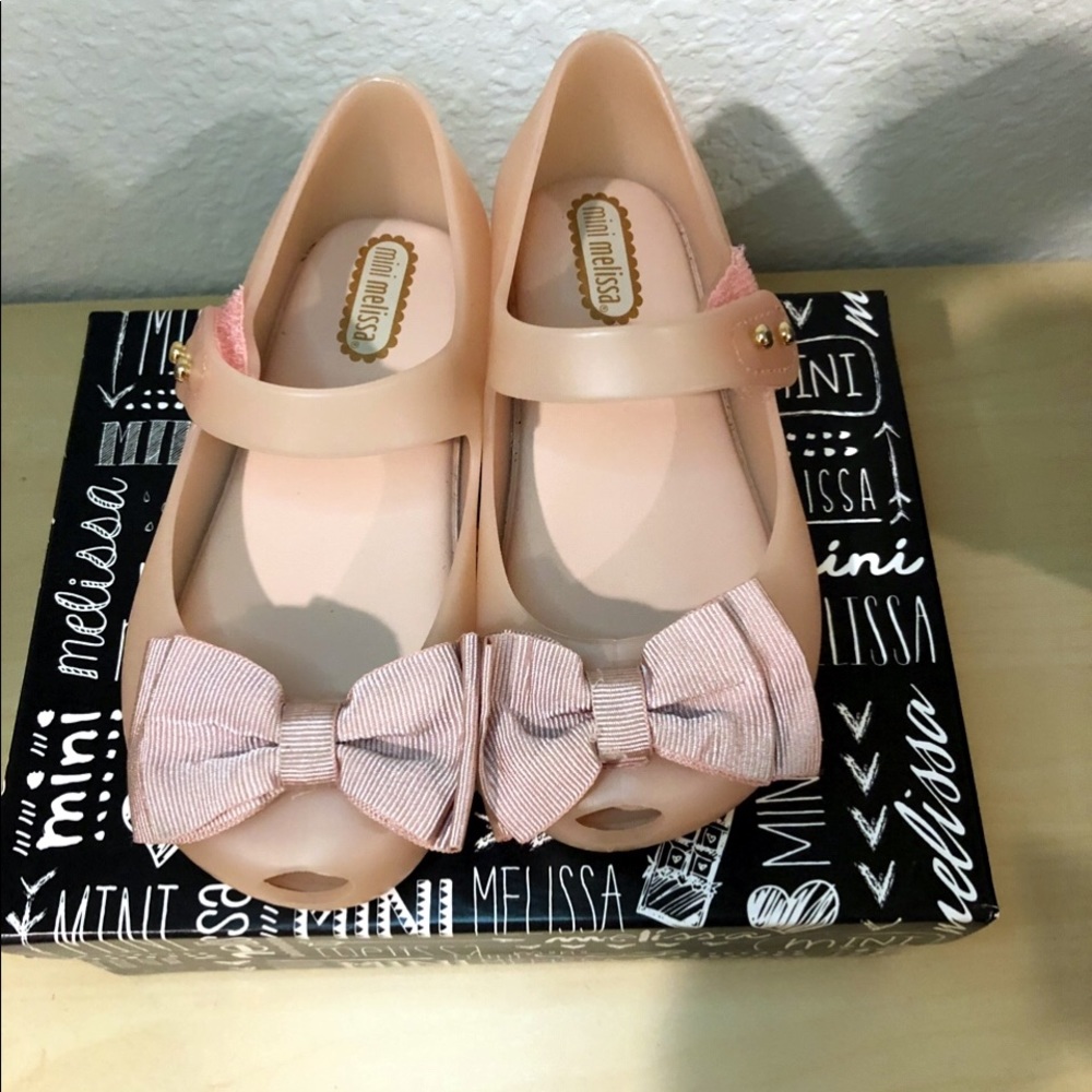 Mini Melissa in box size 8